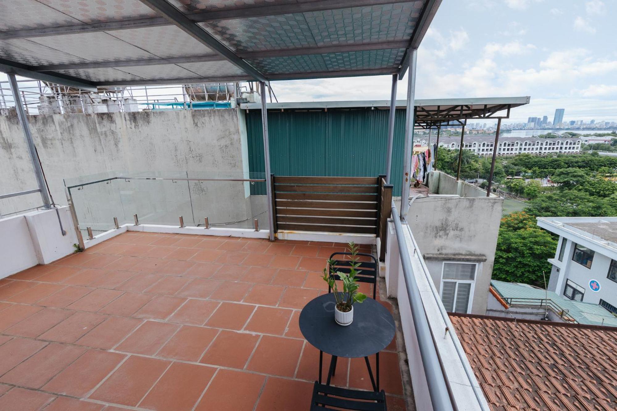 Luck 8 - Westlake Balcony *